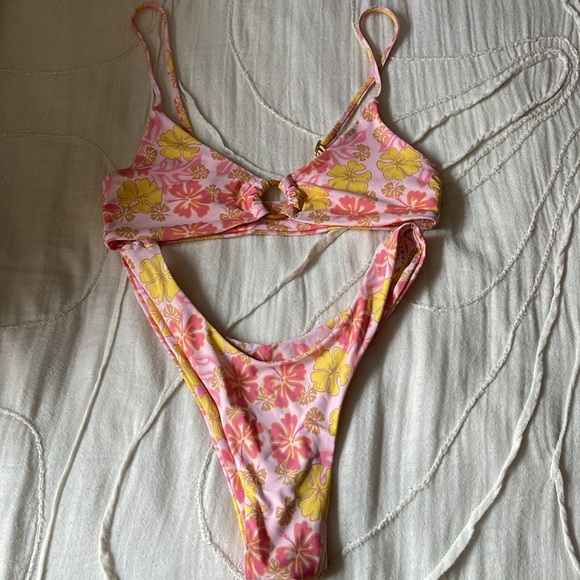 LIMITED EDITION Maui Grey Bandit X Ana Stowell Collab Bikini Set - Picture 2 of 3